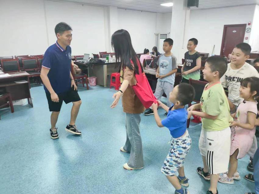 “青”春助力 携手“童”行.docx