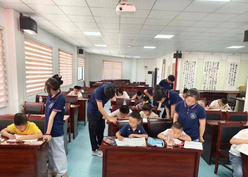 “青”春助力 携手“童”行.docx