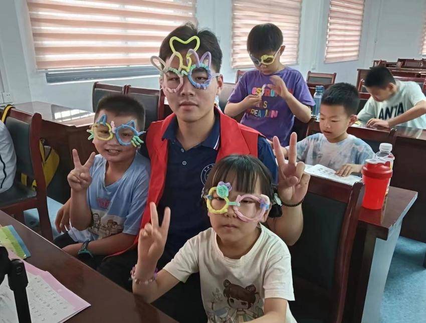 “青”春助力 携手“童”行.docx