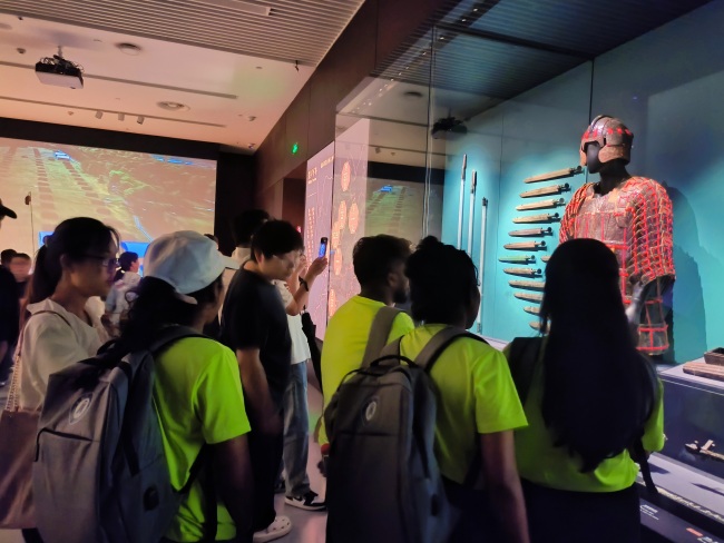 跨越山海赴荆楚 黄冈师范学院斯里兰卡孔子课堂研学营走进武汉