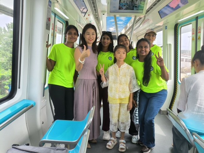 跨越山海赴江城 共架中斯友谊桥 黄冈师范学院斯里兰卡研学营走进武汉光谷沉浸式体验中国科技