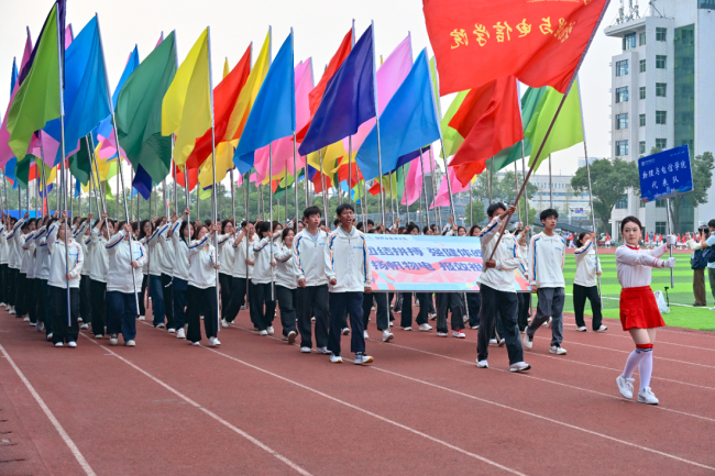 龙狮腾跃 同心共舞 黄冈师范学院2026年秋季运动会开幕