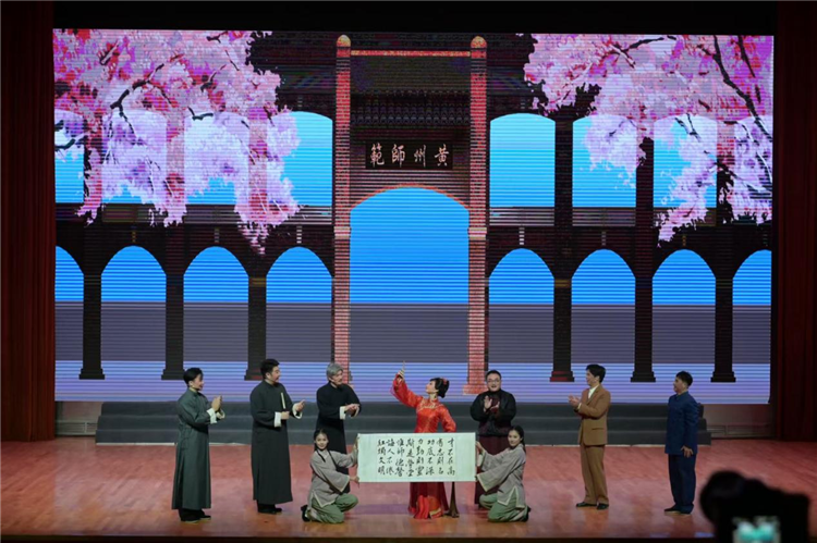 黄冈师范学院《霜天红烛》剧目走进宁夏 开展“高雅艺术进校园”活动_fororder_图片81